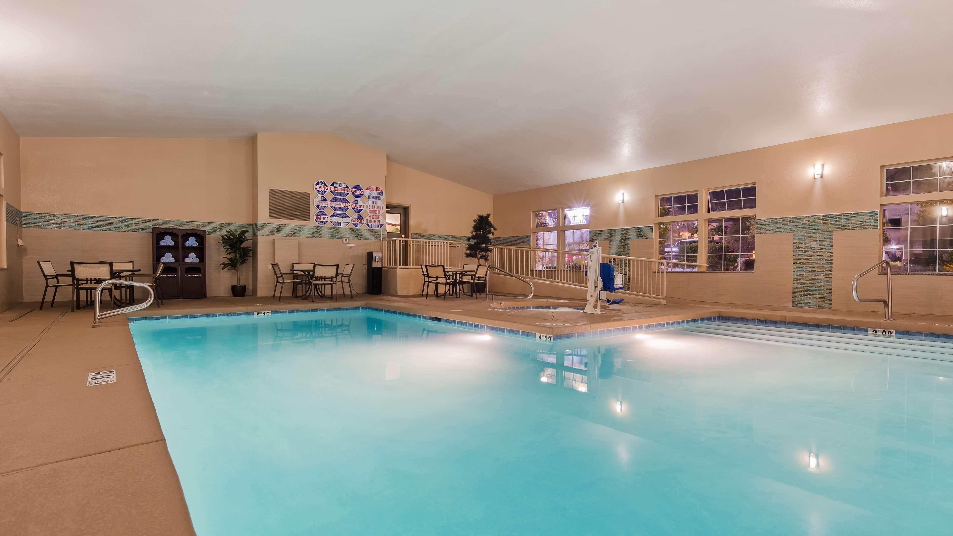 Best Western Plus Las Vegas West Exterior photo