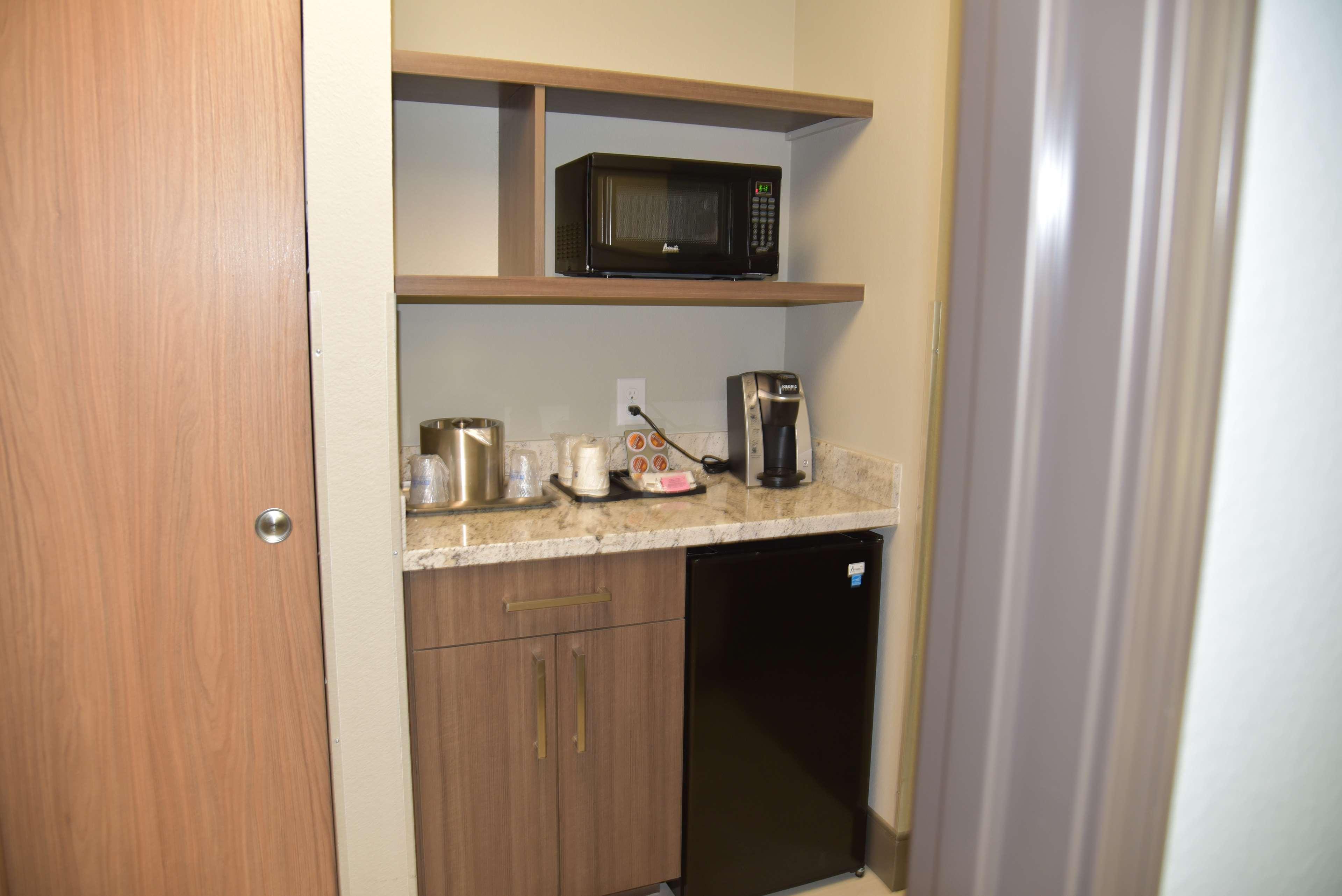 Best Western Plus Las Vegas West Exterior photo
