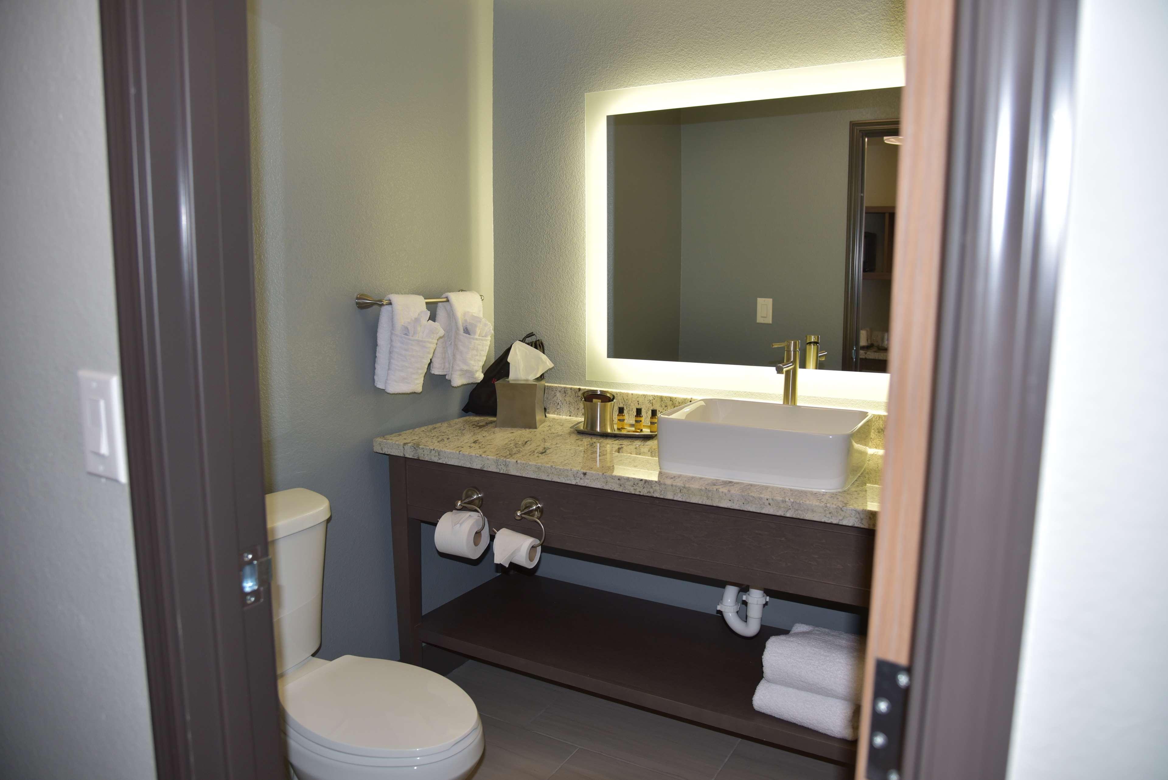 Best Western Plus Las Vegas West Exterior photo